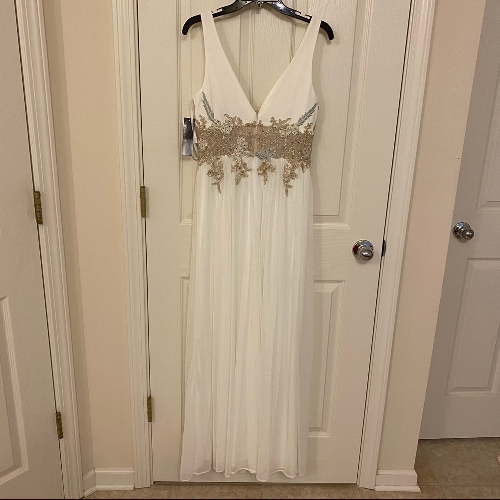 Betsy & Adam V-Neck Mesh-Waist Embroidered Chiffon Gown in White/Gold Size 4 - Picture 7 of 11